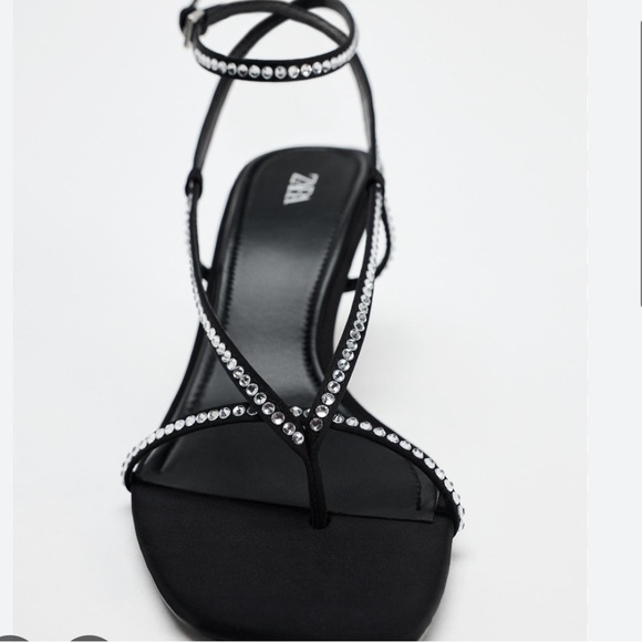 NWT ZARA 🎄Holiday RHINESTONE HEELED SIZE 7.5
🚨 FINAL PRICE NO ACCEPT OFFERS - Picture 5 of 9